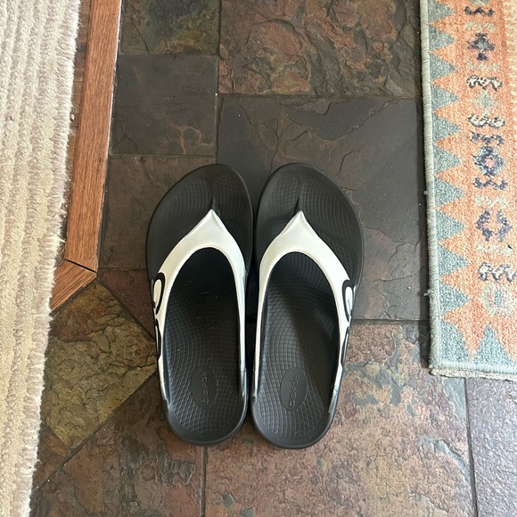 COPY - Oofos original sandals, size 14- NWOT main image 4